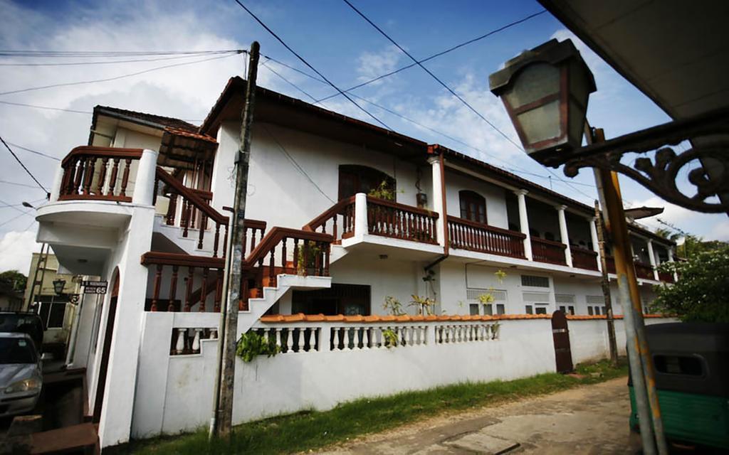 Wijenayake'S - Beach Haven Guest House - Galle Fort Bagian luar foto