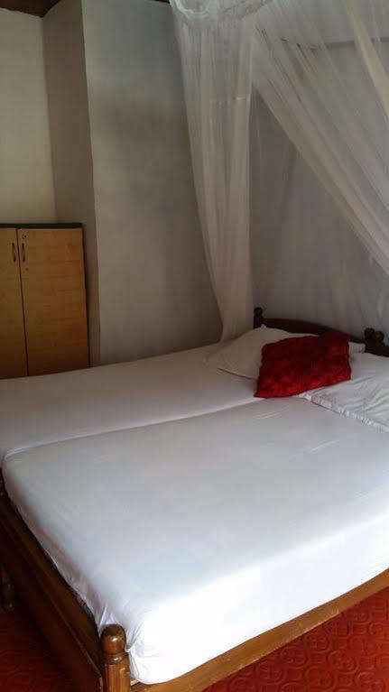 Wijenayake'S - Beach Haven Guest House - Galle Fort Bagian luar foto