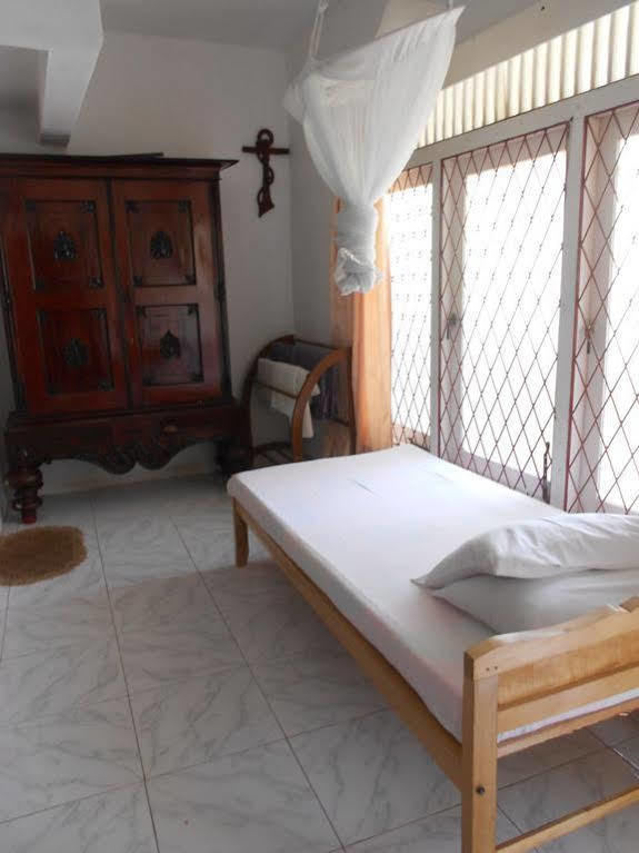 Wijenayake'S - Beach Haven Guest House - Galle Fort Bagian luar foto