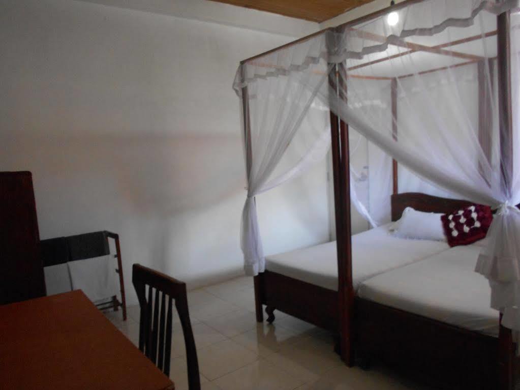Wijenayake'S - Beach Haven Guest House - Galle Fort Bagian luar foto