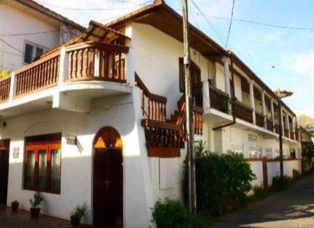 Wijenayake'S - Beach Haven Guest House - Galle Fort Bagian luar foto