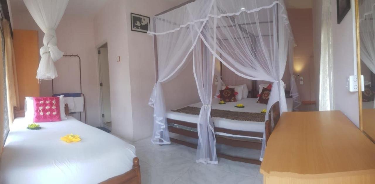 Wijenayake'S - Beach Haven Guest House - Galle Fort Bagian luar foto